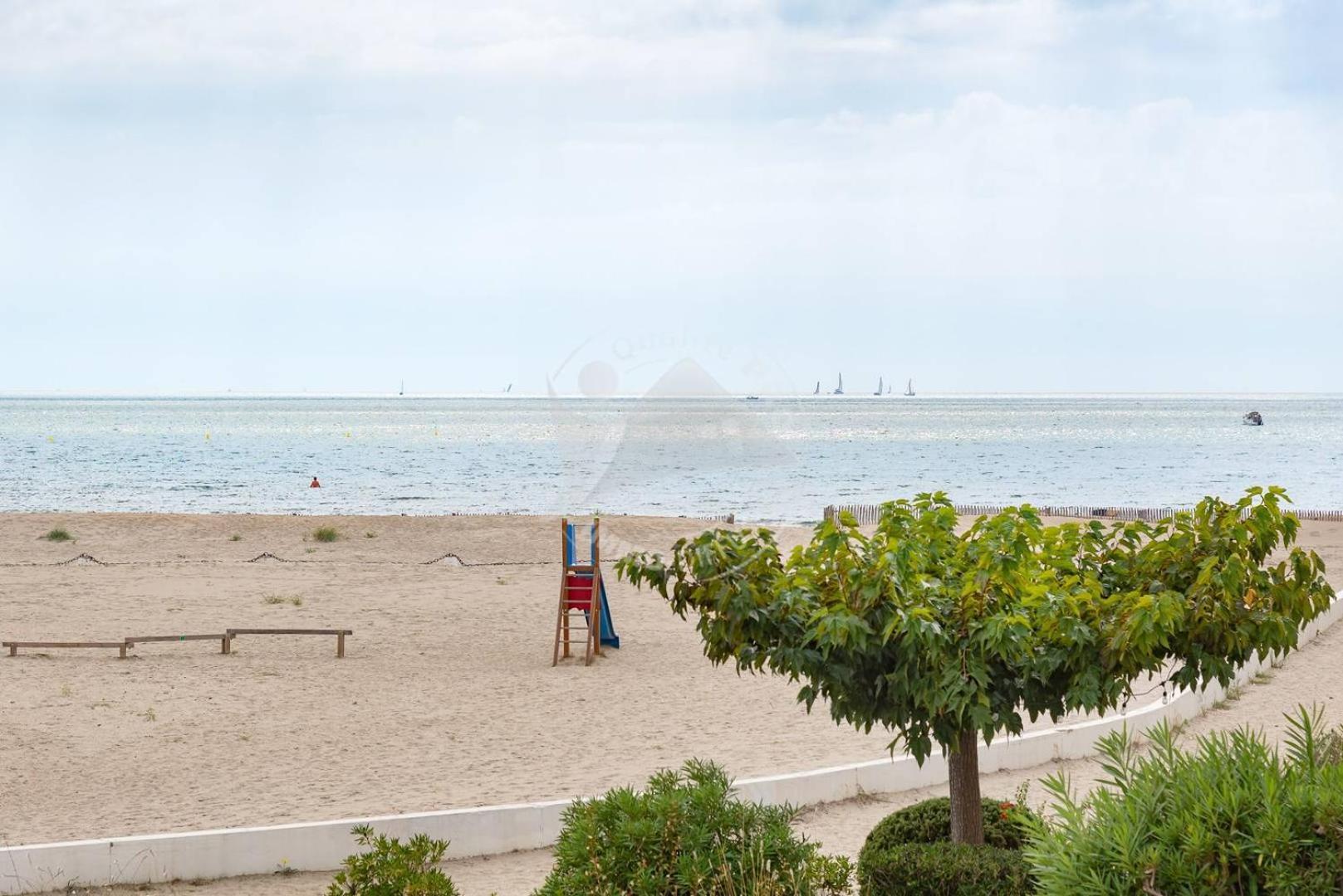 As17378 - P4 Dans Une Residence Sur La Plage Avec Vue Mer Et Piscine Le Grau-du-Roi Exteriör bild